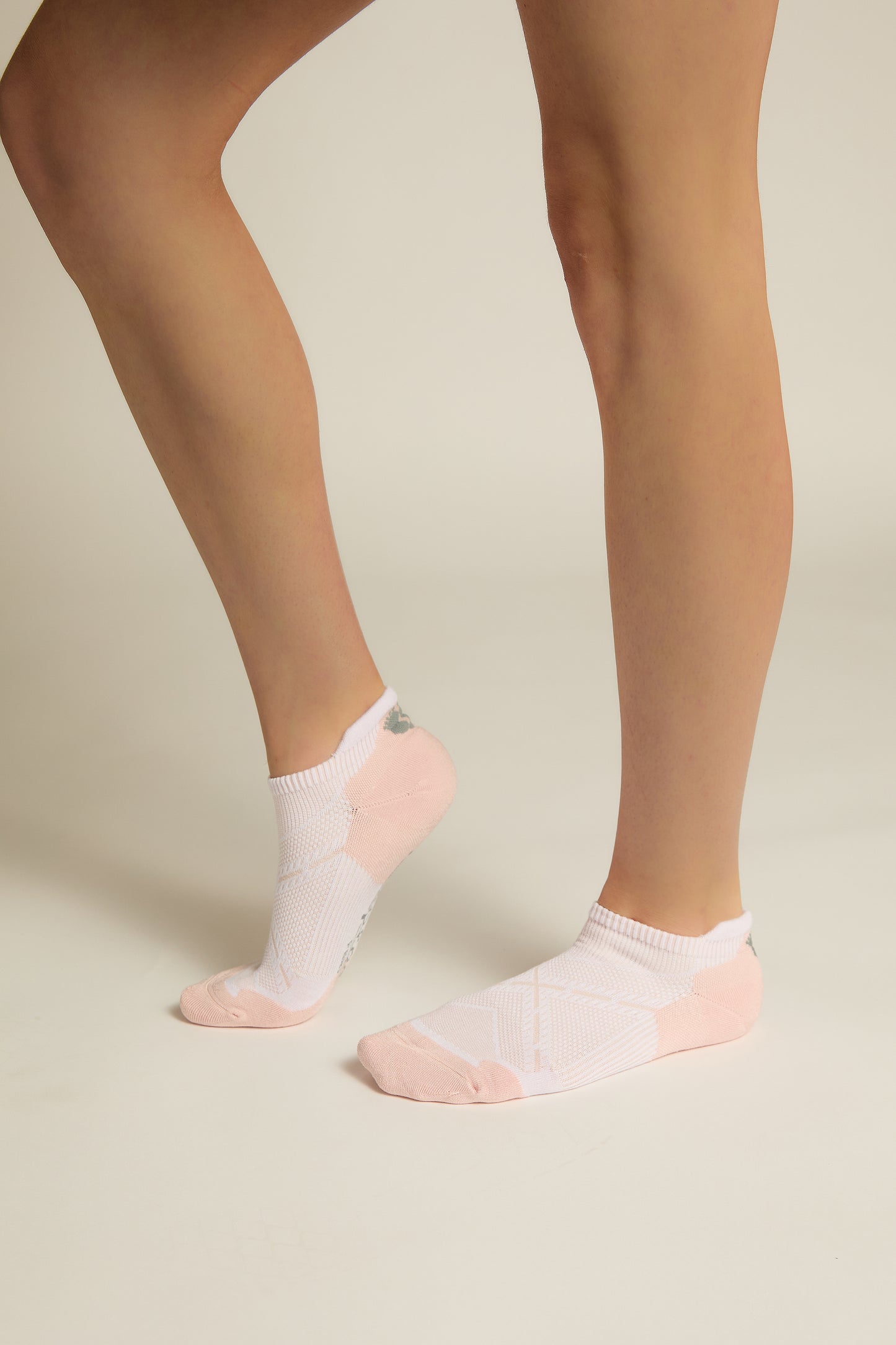 Faceplant Bamboo Ankle Socks - White/Pink