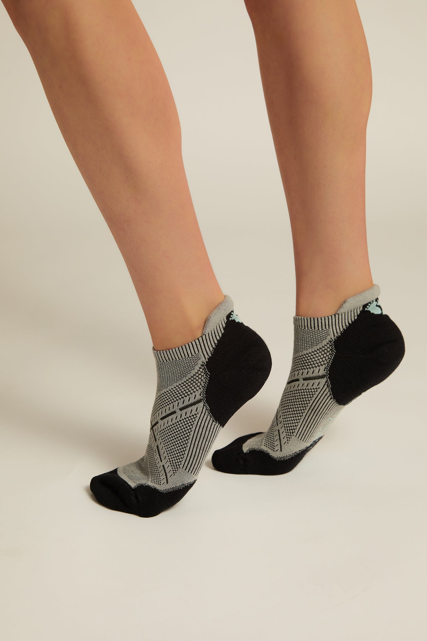 Faceplant Bamboo Ankle Socks - Earl Grey/Black